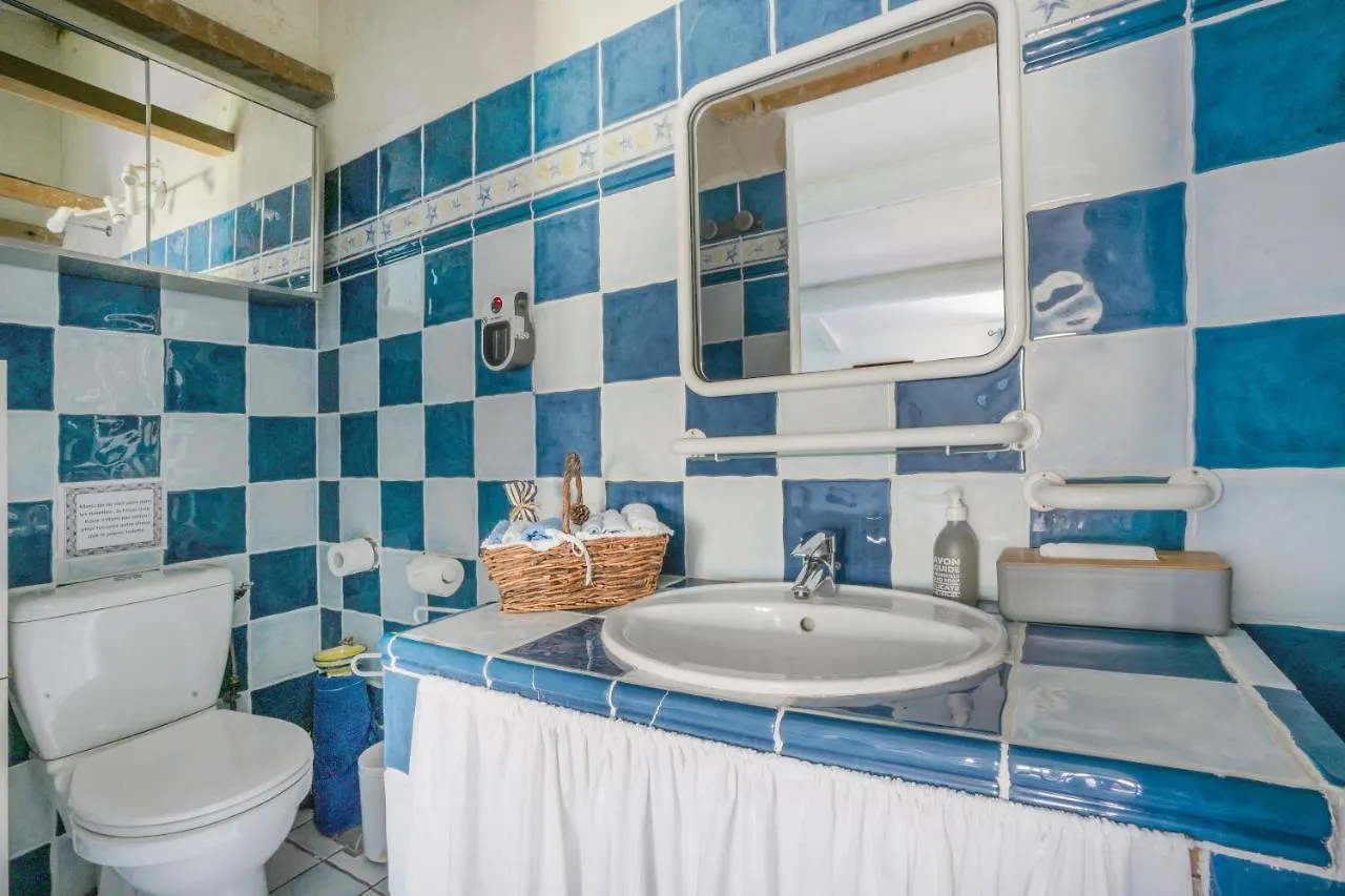 Clos Des Herissons - Chambres D'Hote - Piscine & Jardin Lauris 0*,  France