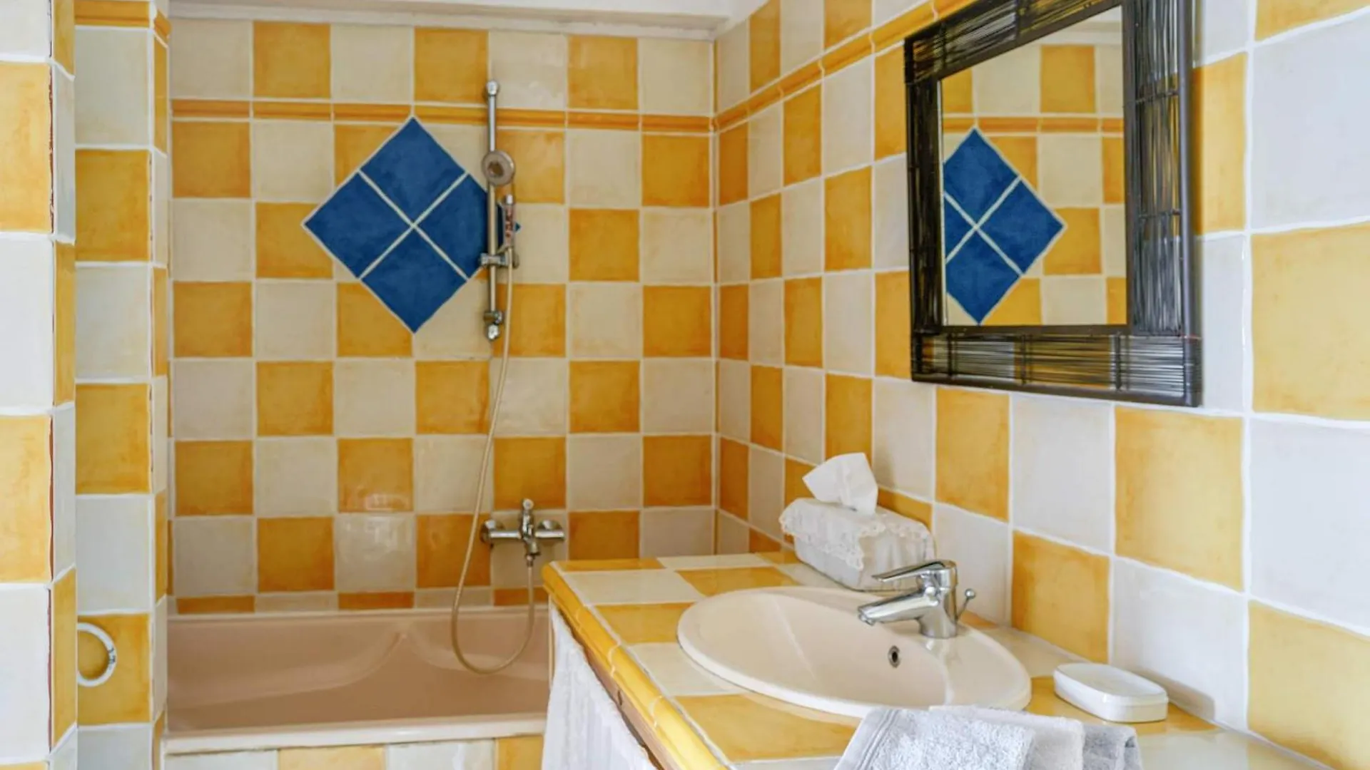 Guest house Clos Des Herissons - Chambres D'Hote - Piscine & Jardin Lauris